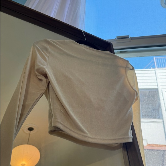 Isalis S long sleeve cream silky top - Picture 5 of 7